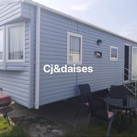 Cj & Daisies Holiday Home Prestatyn Eksteriør billede